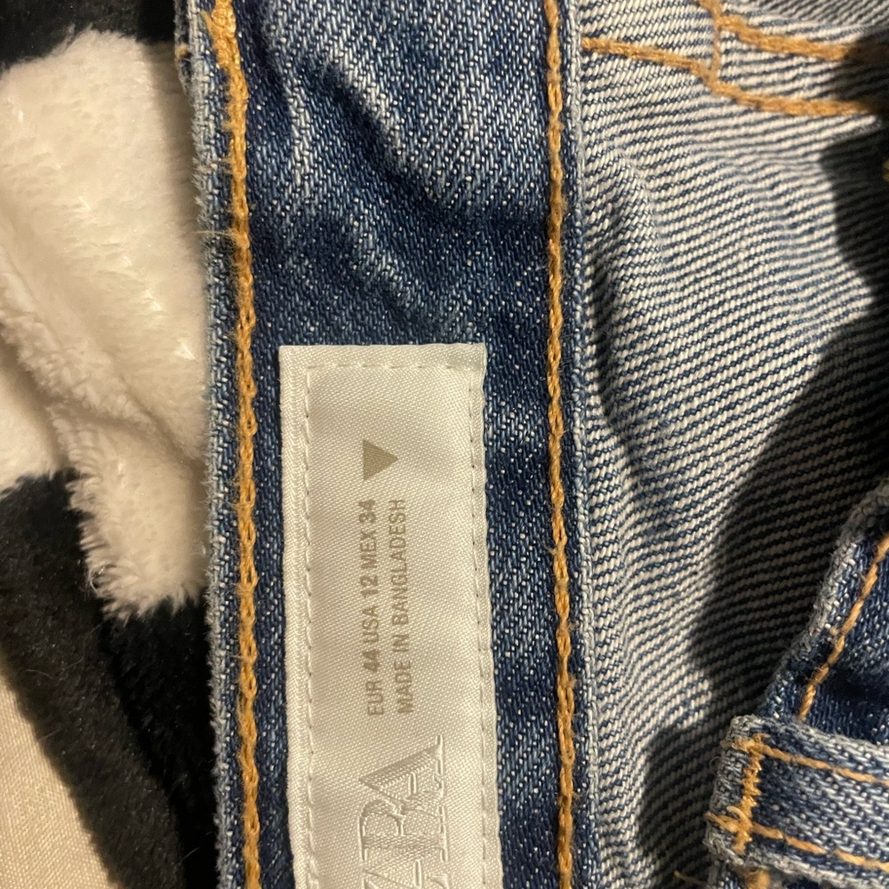 Zara Mid Wash Blue Denim Jeans with Contrast Stitching - Picture 3 of 4